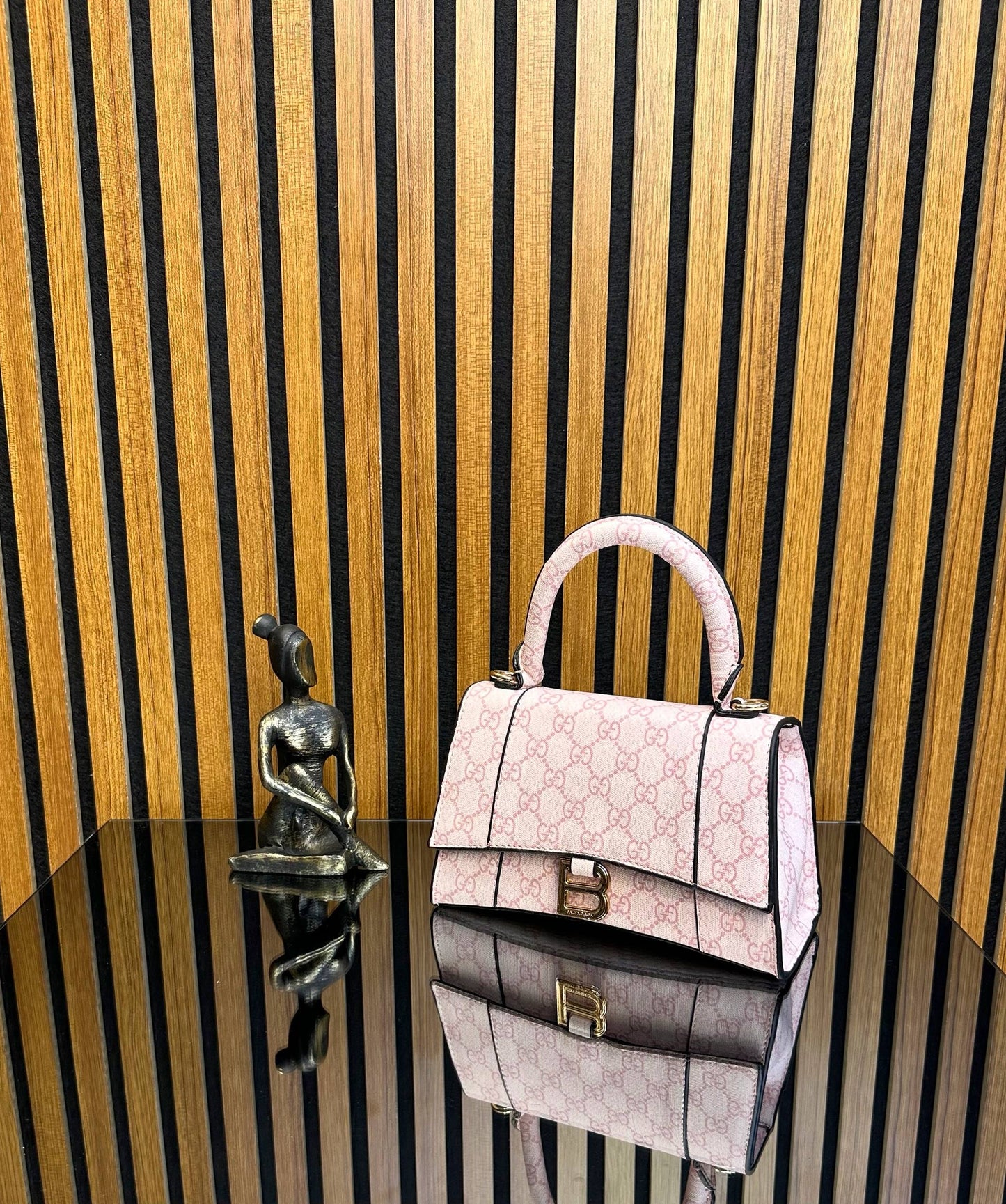 Balenciaga Pembe El Çantası