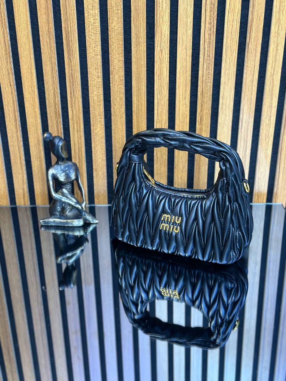 Miu Miu Siyah Büzgülü El Çantası