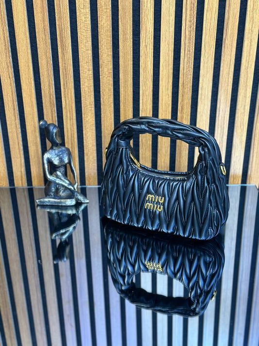 Miu Miu Siyah Büzgülü El Çantası