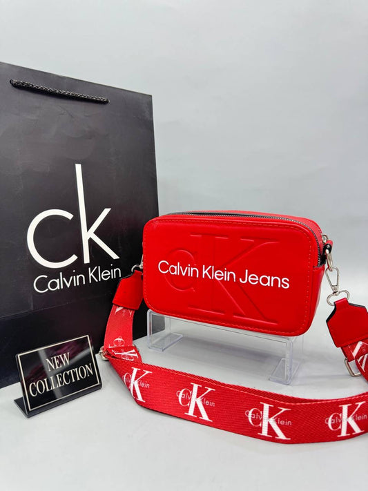 Calvin Klein Kırmızı Logolu Omuz Çantası