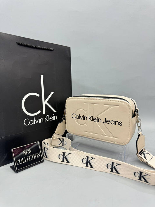Calvin Klein Krem Logolu Omuz Çantası