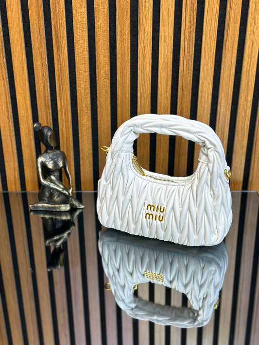 Miu Miu Beyaz Büzgülü Omuz Çantası