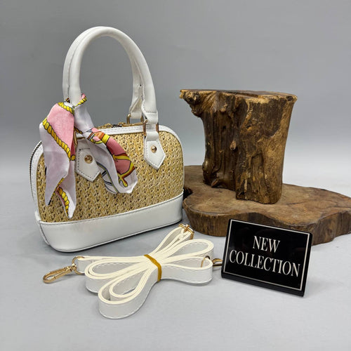 Hasır Detaylı Beyaz Kadın Mini Çanta