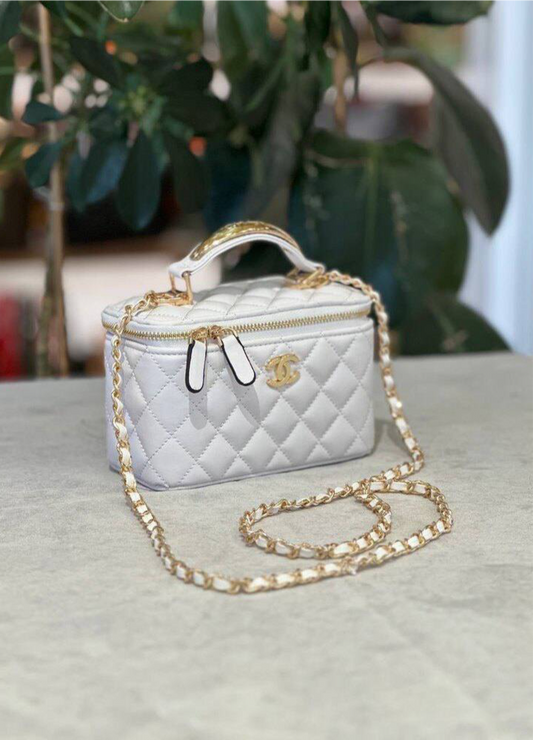 Chanel Beyaz