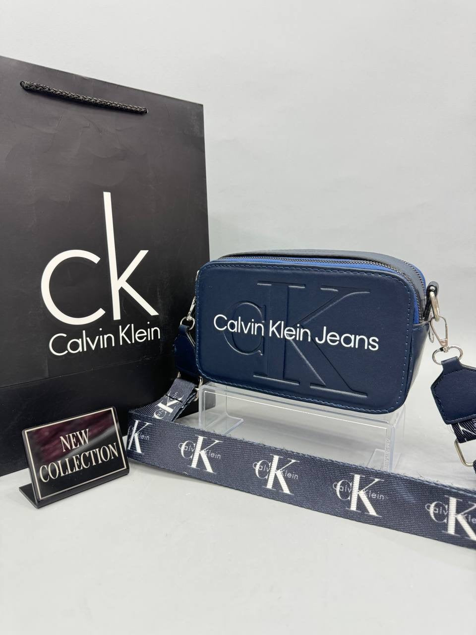 Calvin Klein Lacivert Logolu Omuz Çantası