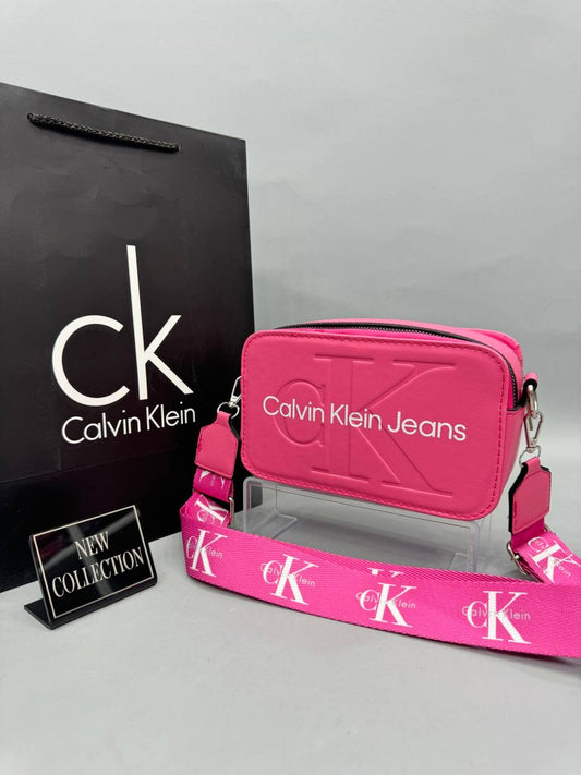 Calvin Klein Pembe Logolu Omuz Çantası