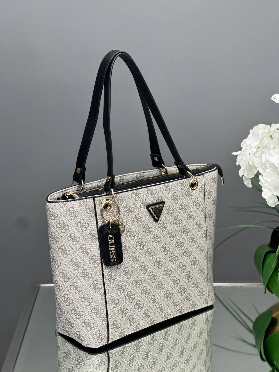 Guess Beyaz Omuz Çantası