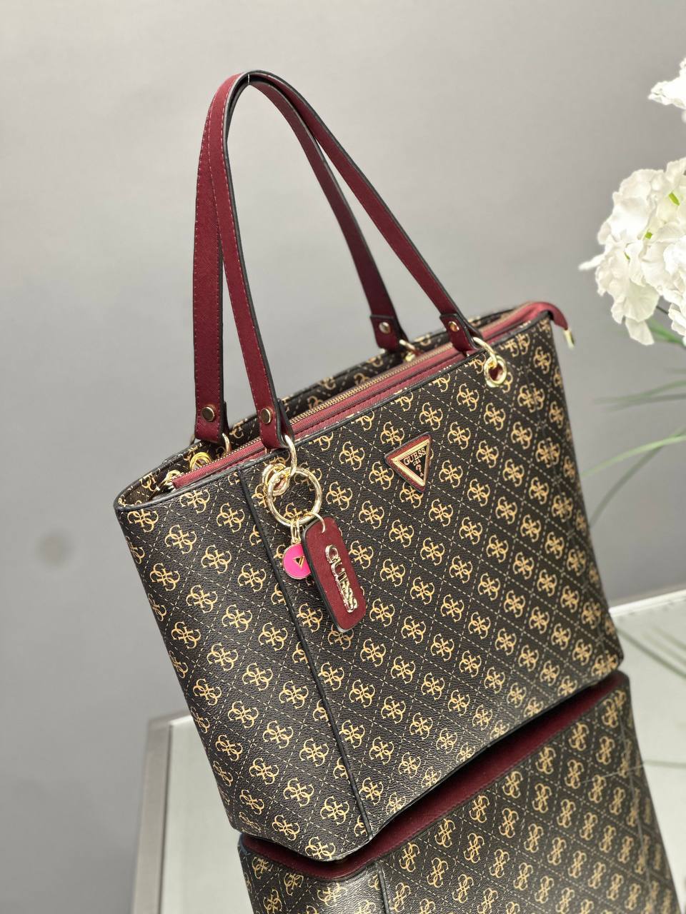 Guess Bordo Omuz Çantası