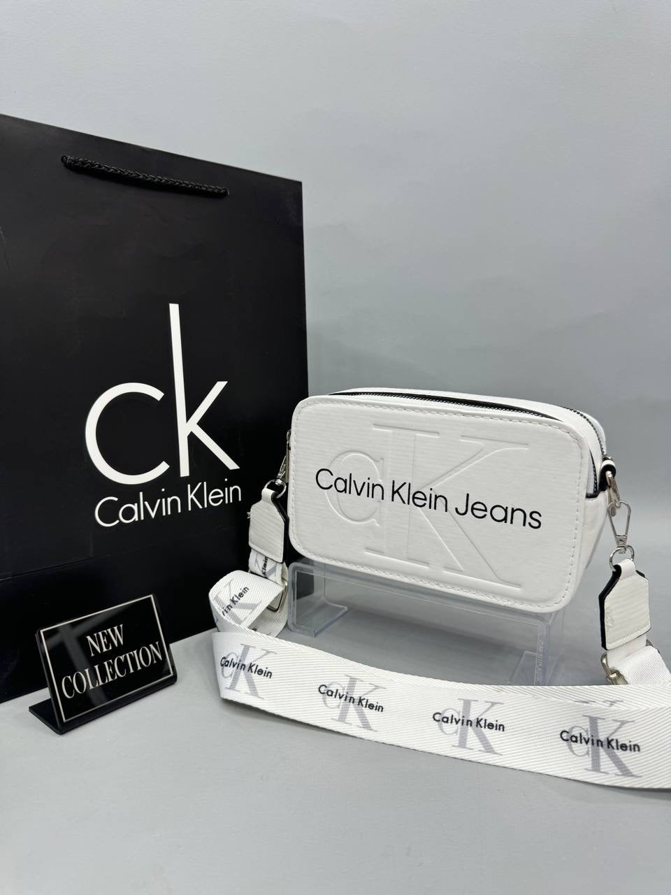 Calvin Klein Beyaz Logolu Omuz Çantası